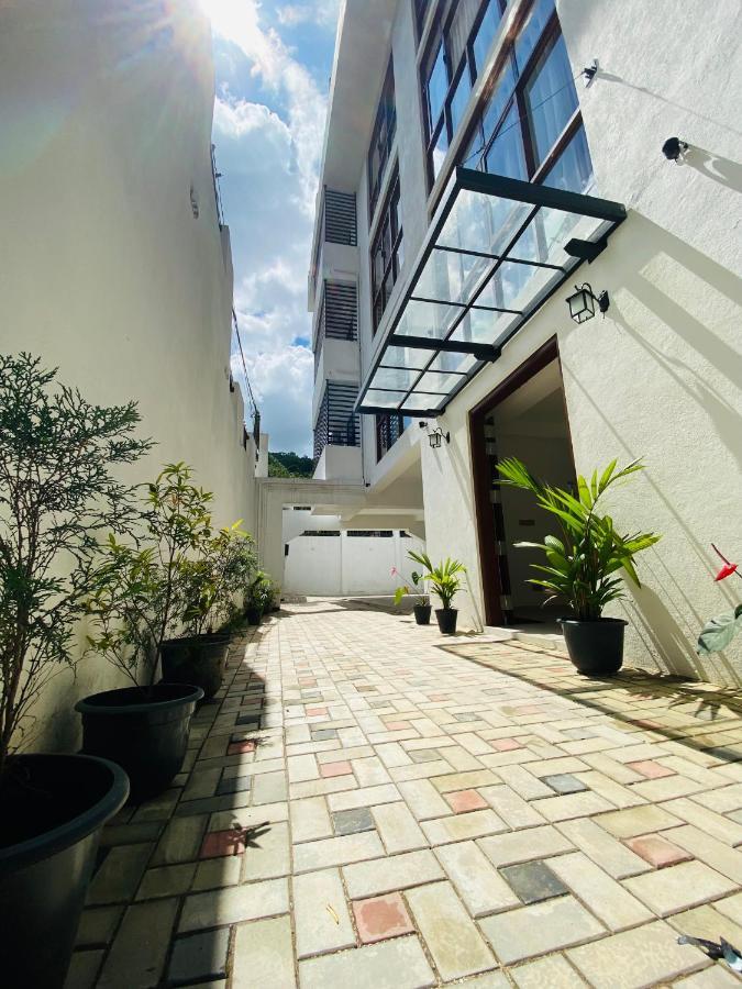 Aurelia Inn Kandy Exterior photo